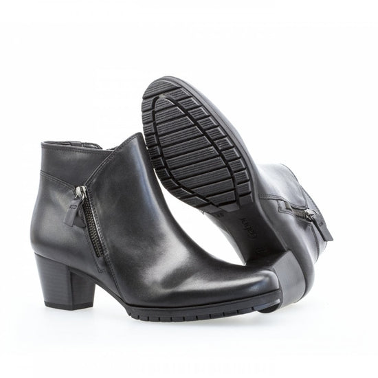 Gabor Olivetti Ankle Boot Black Leather 36.603.57    מגף גבוה עם ריצ'רץ צבע שחור נשים